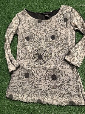Black and White Floral Long Sleeve Top